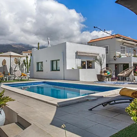 Holiday home Piscina Climatizada